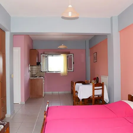 Eleanna Apartament *
